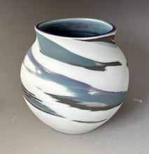 Load image into Gallery viewer, Small Sphere #3421

